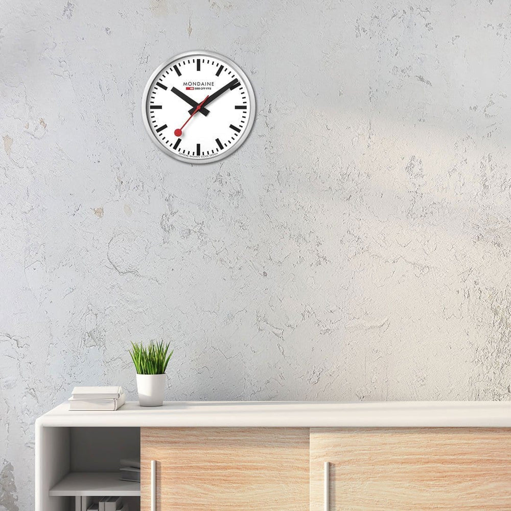 Mondaine Wanduhr Quartz – 25 cm Design-Wanduhr
