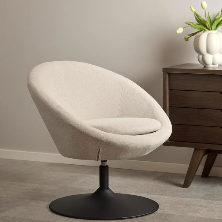 AC Design Sessel Center Beige mit Drehfunktion als Loungesessel im modernen Wohnraum