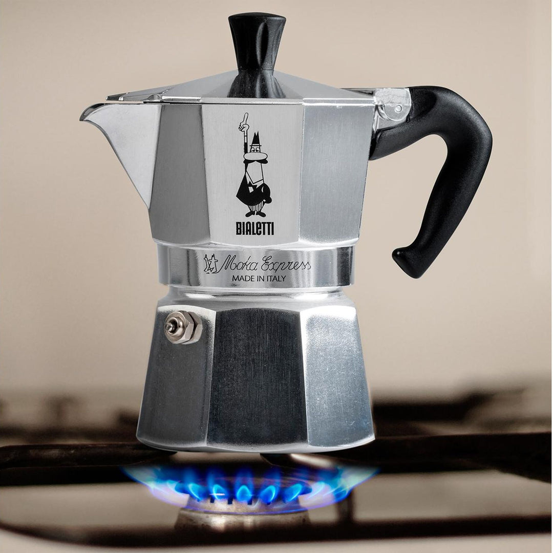 Bialetti Moka Express Silber, auf der Gasflamme