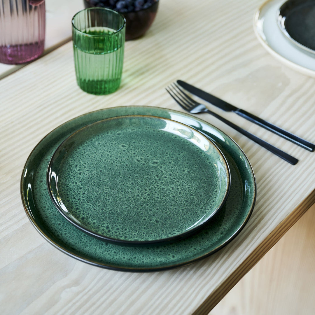 Bitz Gastro Speiseteller 27 cm, Schwarz/Grün, gedeckter Tisch mit Gläsern
