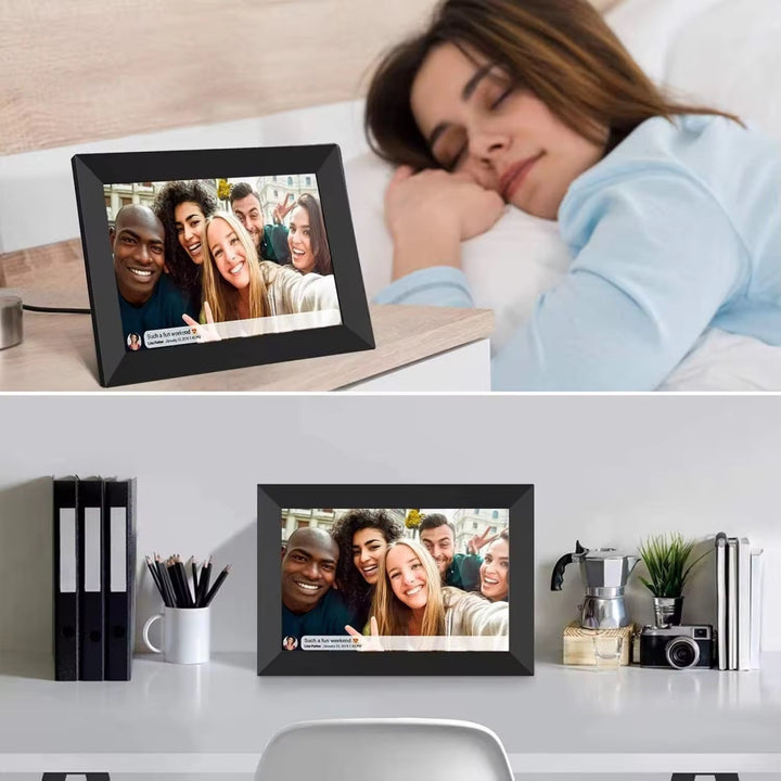 Cadre photo numérique Frameo noir sur la table de nuit et sur le bureau