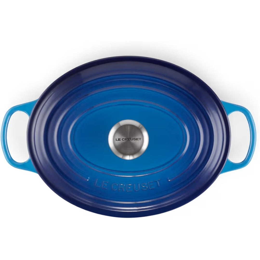 Draufsicht auf den Deckel des Le Creuset Signature Bräters in Azur 31