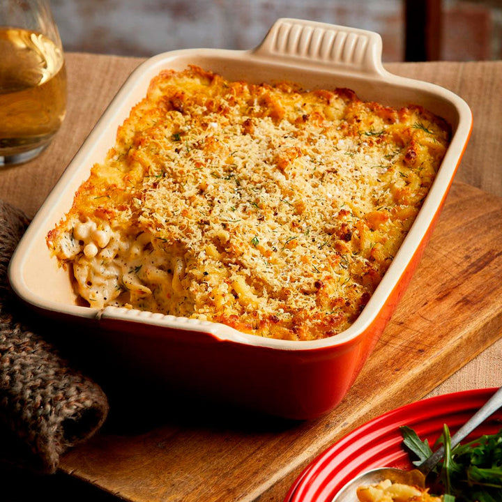 Le Creuset Tradition Auflaufform 32 cm aus Steinzeug mit überbackenem Mac and Cheese