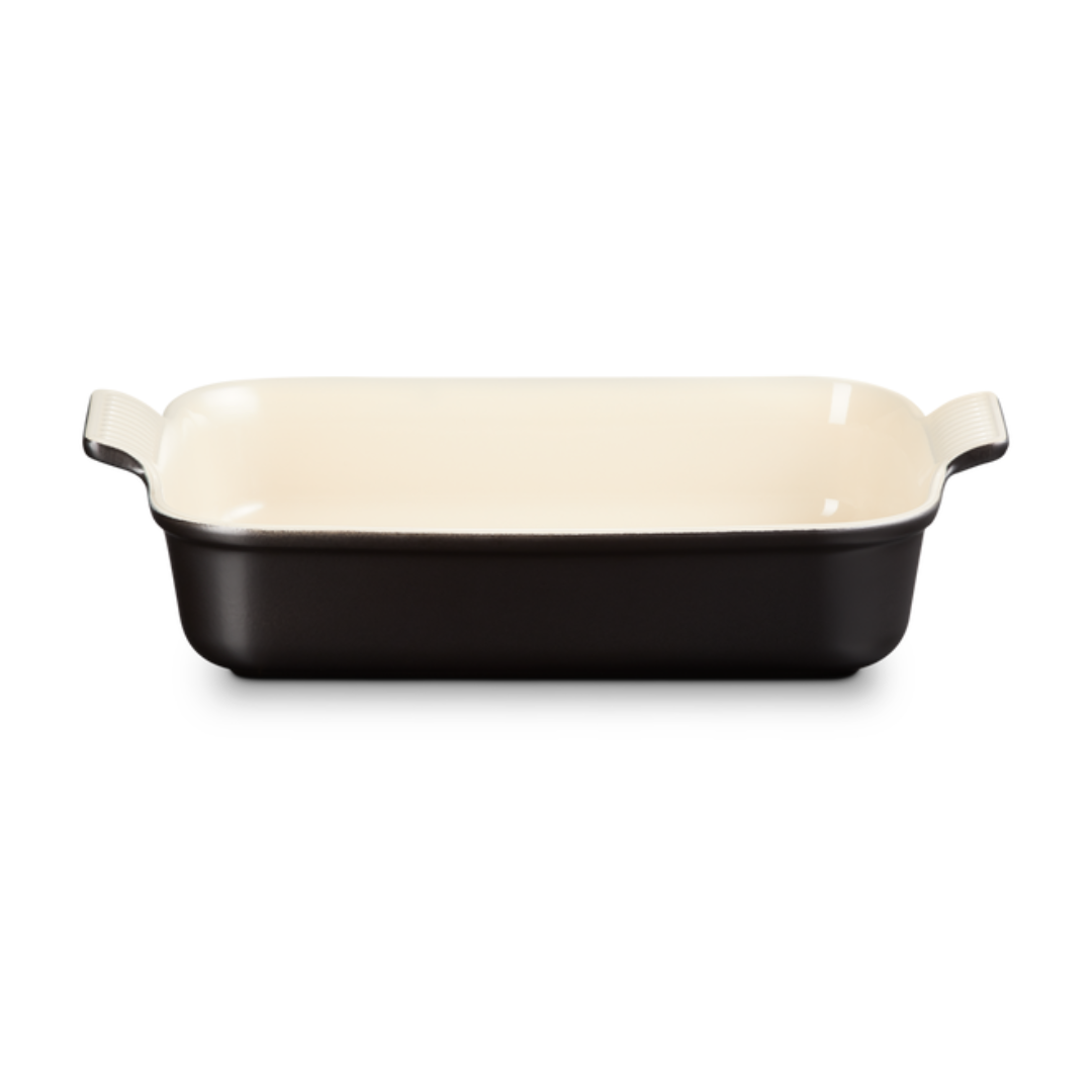 Le Creuset Tradition Auflaufform 32 cm aus Steinzeug in Schwarz Frontansicht