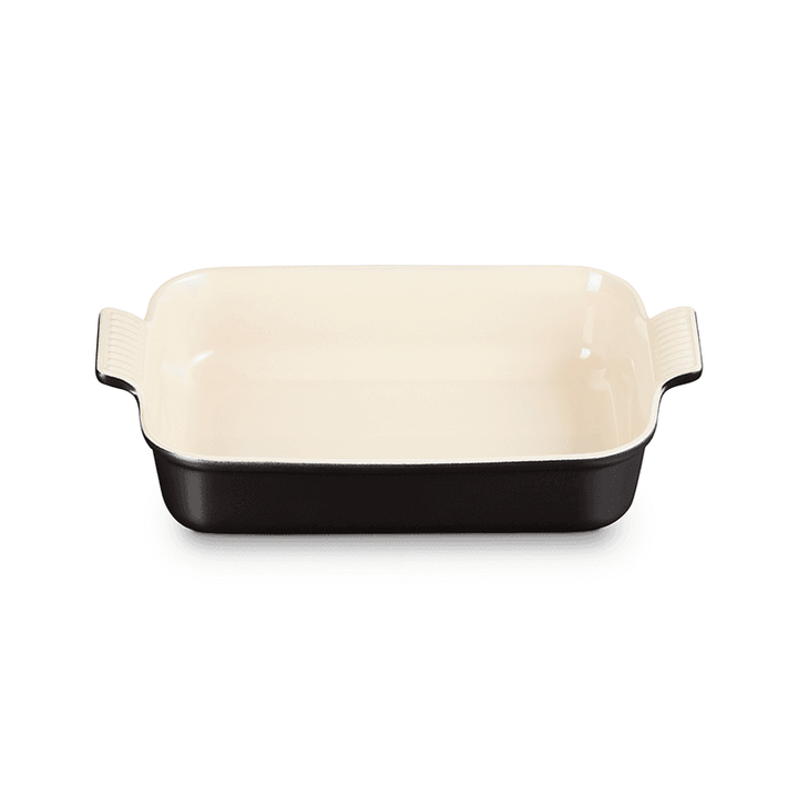 Le Creuset Tradition Auflaufform 32 cm aus Steinzeug in Schwarz perspektivische Ansicht