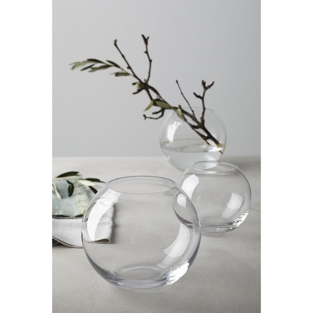 Vase Leonardo Boccia, trois vases sur une table, dont un avec des branches