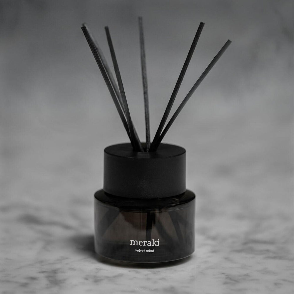 Meraki Duftstäbchen Velvet Mind, auf Marmor