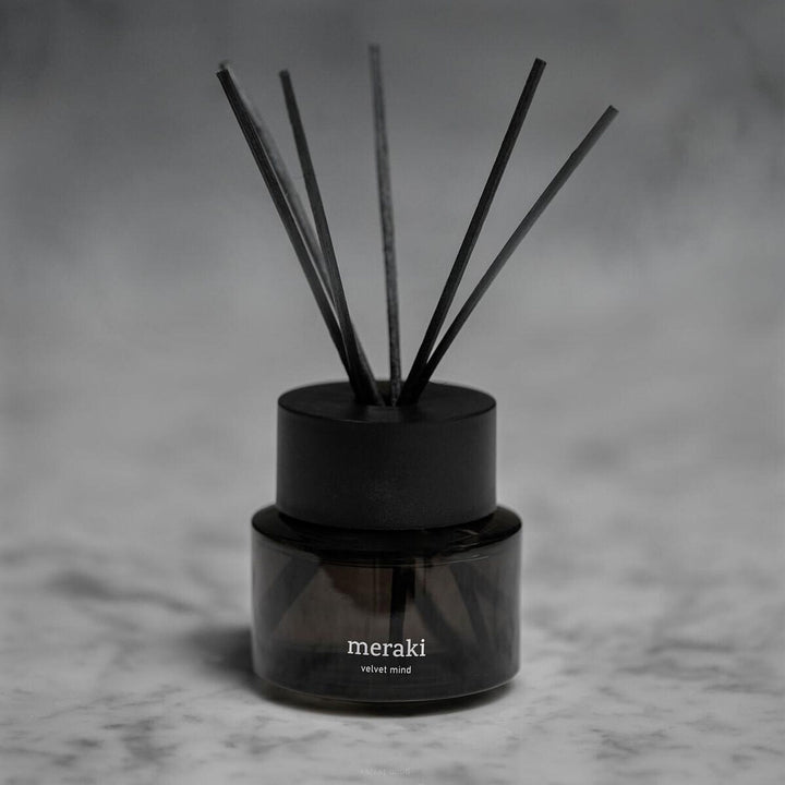 Meraki Duftstäbchen Velvet Mind, auf Marmor