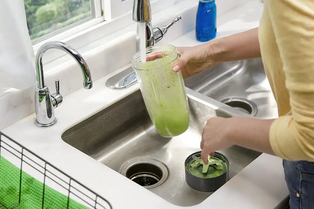 Nutribullet Pro 900W Mixerbecher und Klinge einfach zu reinigen