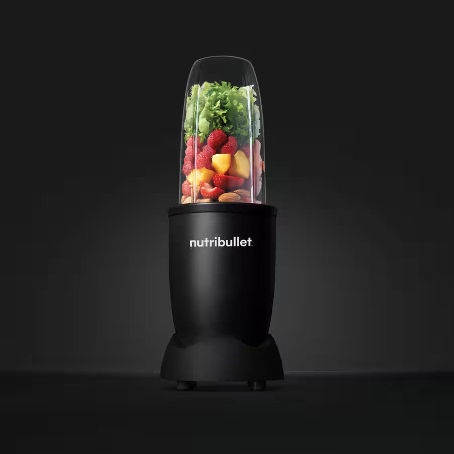Nutribullet Pro 900W Smoothie Mixer Schwarz Matt mit frischen Zutaten