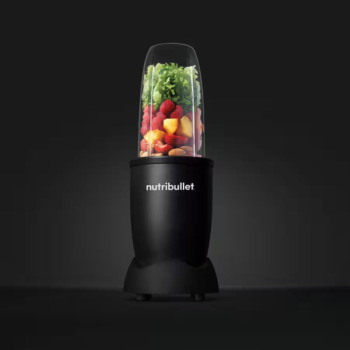 Nutribullet Pro 900W Smoothie Mixer Schwarz Matt mit frischen Zutaten