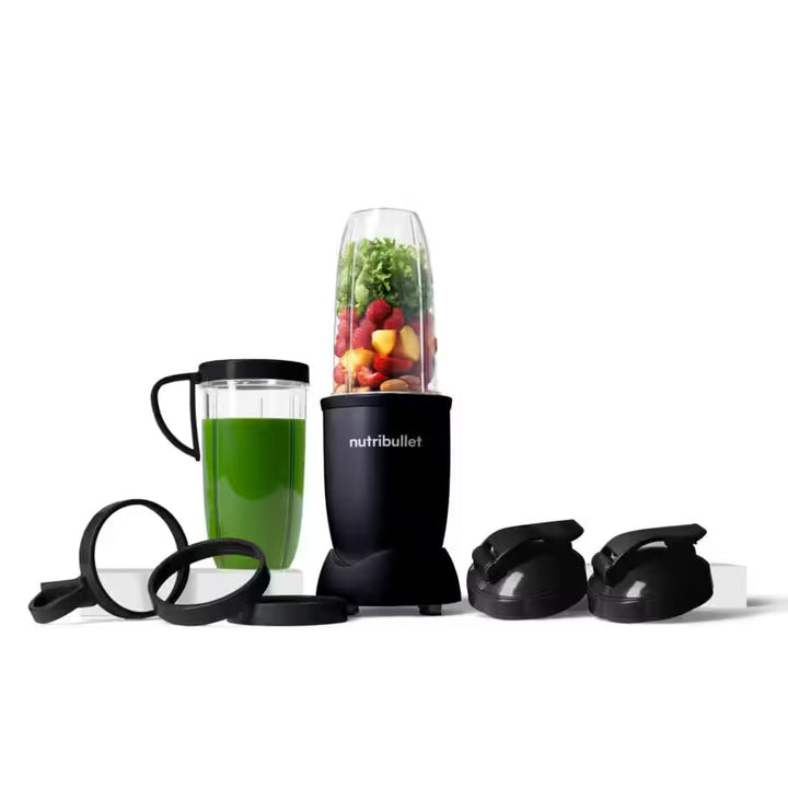 Nutribullet Pro 900W Smoothie Mixer mit frischen Zutaten und Zubehör