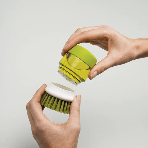Brosse à vaisselle PanScrub avec distributeur de produit vaisselle, vert, réservoir retiré de la tête de brosse