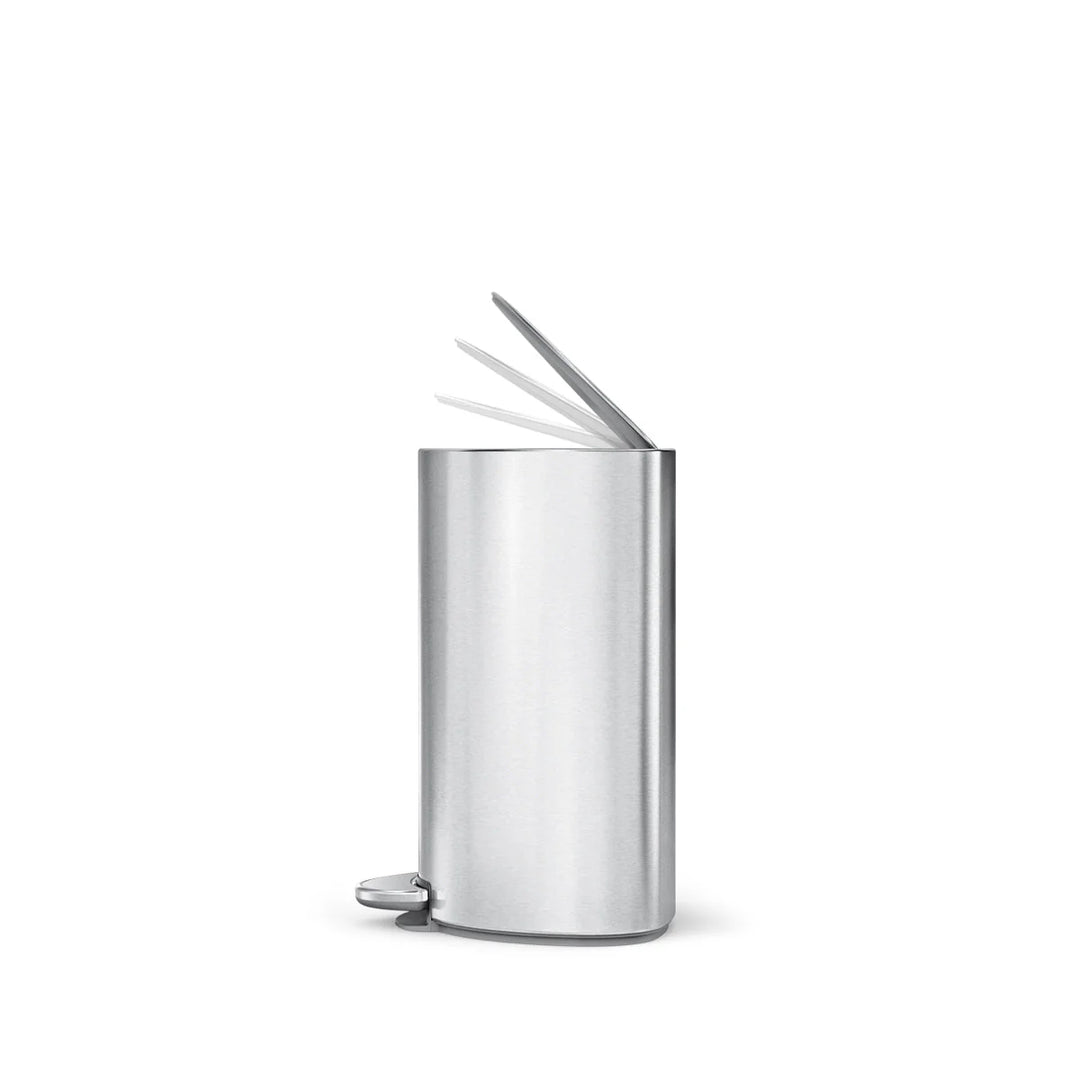 Poubelle à pédale Simplehuman 6 l, vue de côté avec couvercle ouvert