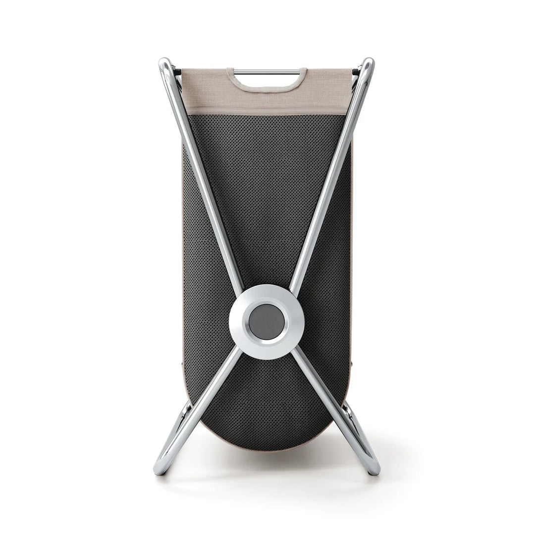 Panier à linge Simplehuman à cadre en X, vu de côté avec articulation pivotante