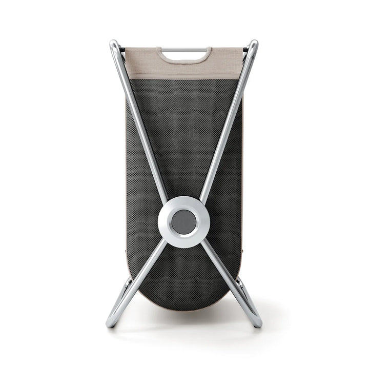 Panier à linge Simplehuman à cadre en X, vu de côté avec articulation pivotante