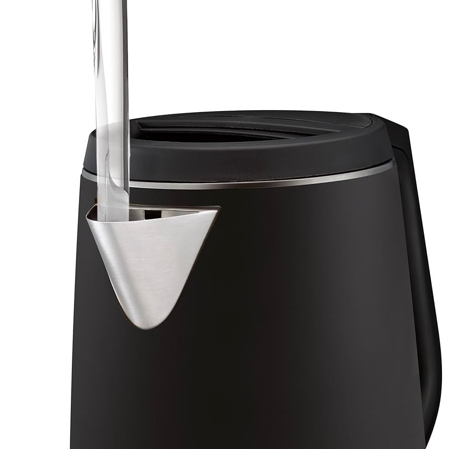 Tefal Wasserkocher Safe to Touch KO3718 mit präzisem Edelstahlausguss beim Befüllen