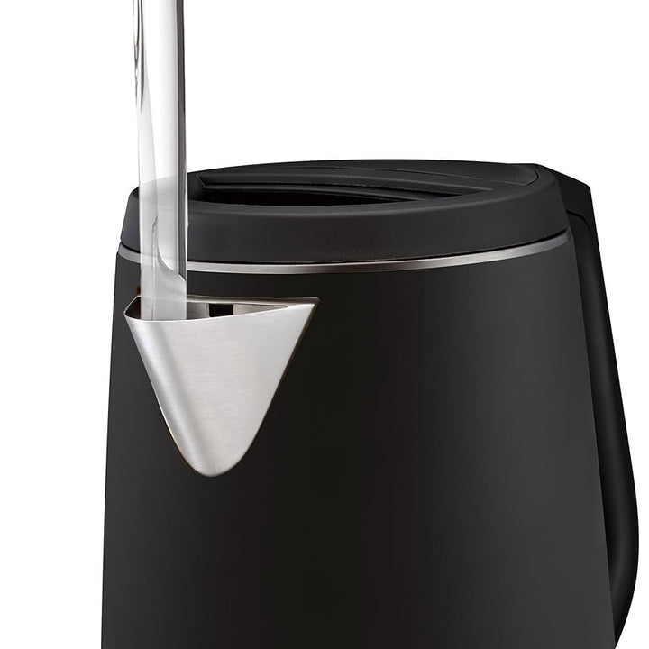 Tefal Wasserkocher Safe to Touch KO3718 mit präzisem Edelstahlausguss beim Befüllen