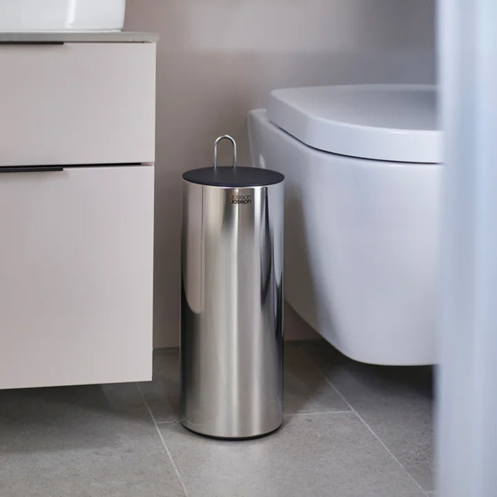 Toilettenpapierhalter Edelstahl schwarz im Badezimmer neben WC mit platzsparendem Design Joseph Joseph EasyStore Luxe