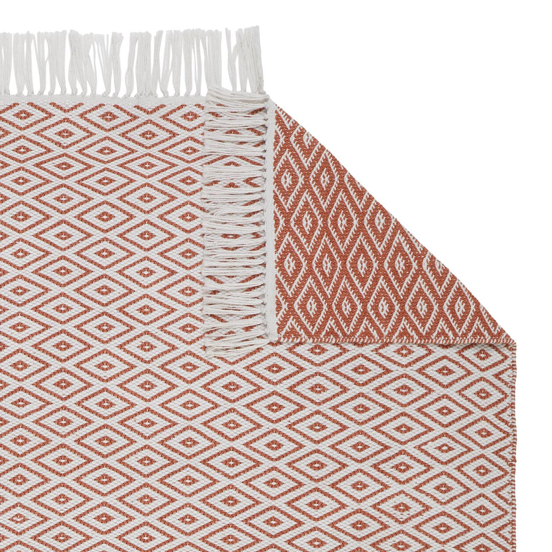 Urbanara Barota Teppich, Terracotta/Weiss, Ecke mit Fransen