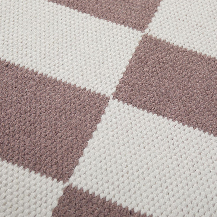 Urbanara Teppich Iniola, Dunkles Taupe und Weiss, Gewebe in Nahaufnahme