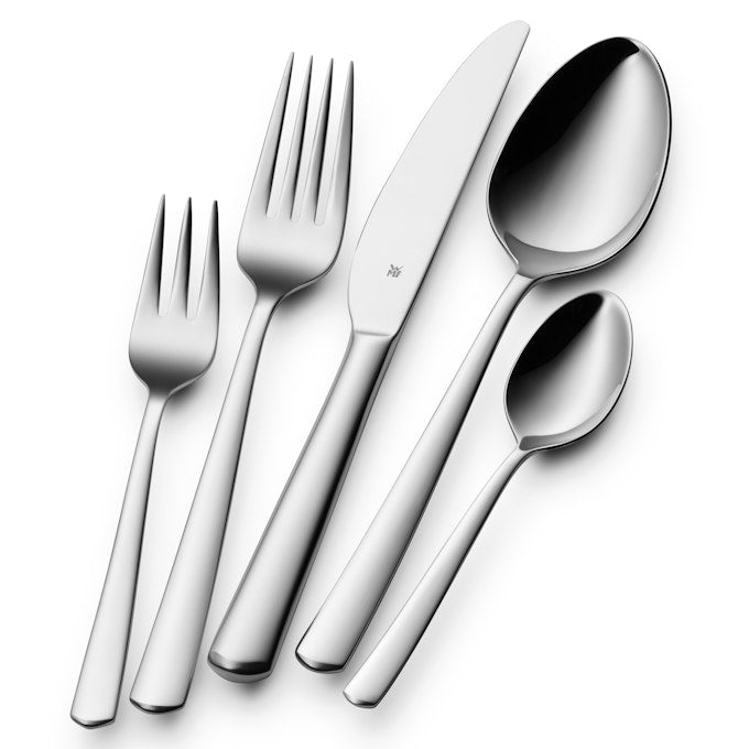 Set de couverts WMF Boston, un couvert posé en biais côte à côte