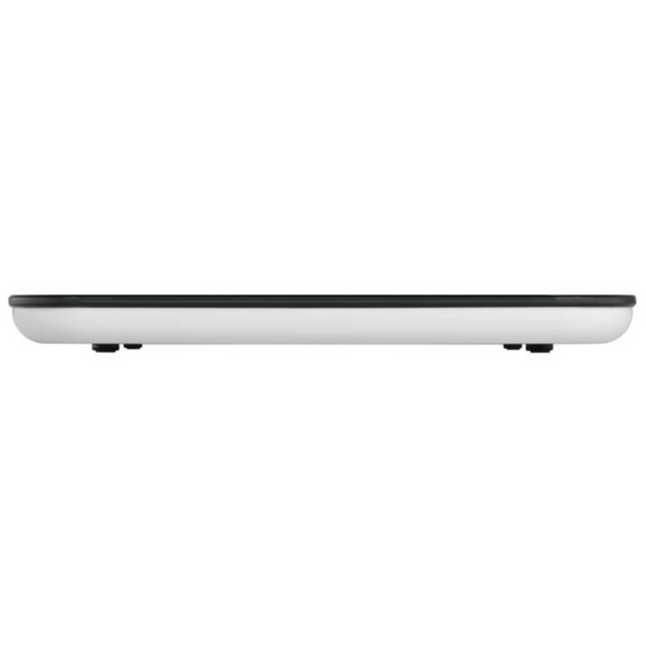 Seitenansicht der WMF Küchenwaage Digital Schwarz mit flacher Bauweise und minimalistischer Glasoberfläche