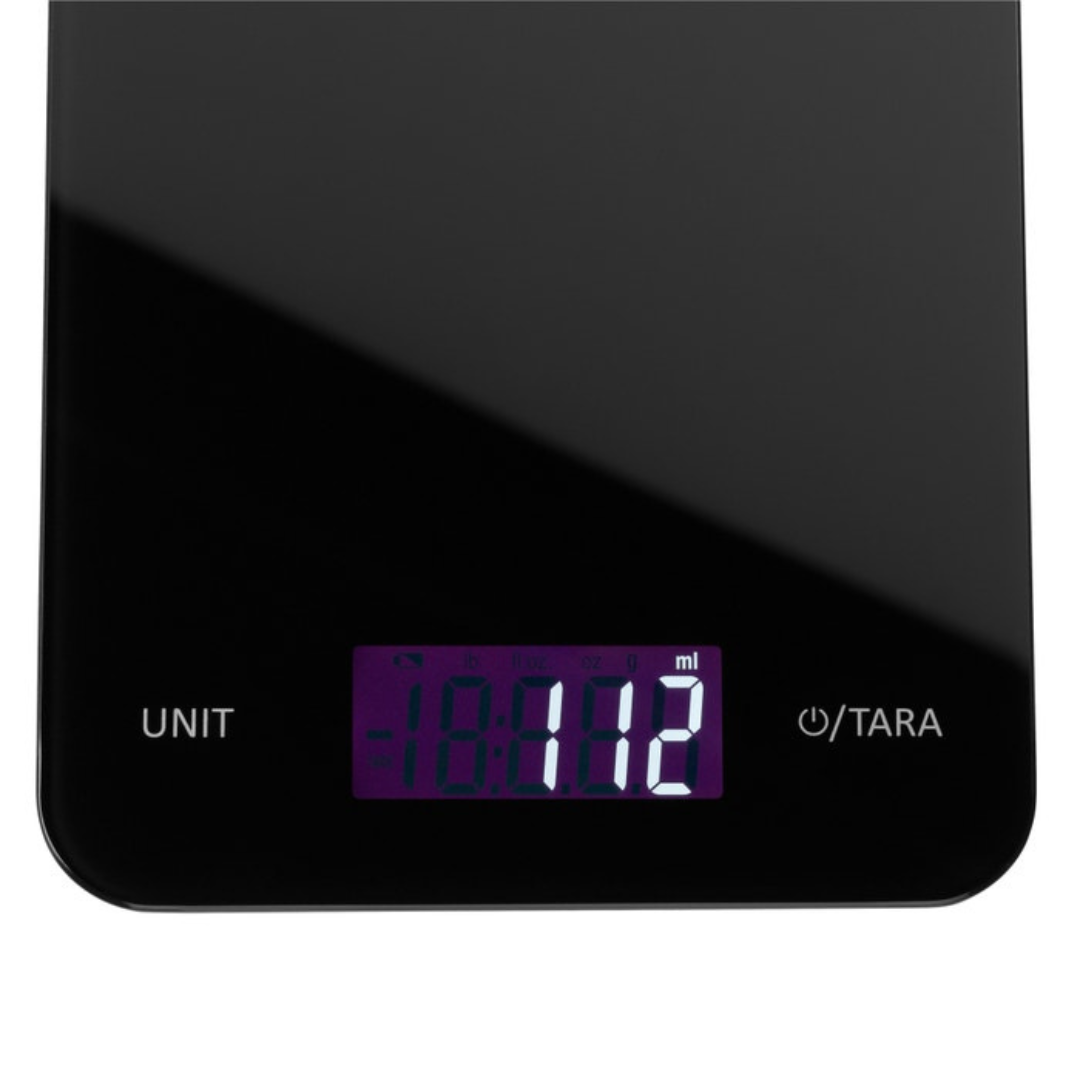 Detailaufnahme der WMF Küchenwaage Digital Schwarz mit beleuchtetem LCD Display und Sensortouch Bedienung für präzises Abwiegen