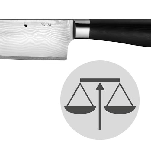 Couteau de chef WMF Yari, détail de la lame damassée et pictogramme de balance