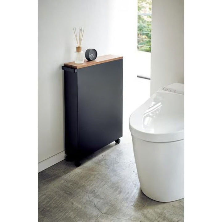 Yamazaki Badewagen Tower Schwarz neben der Toilette, geschlossene Seite zum Raum