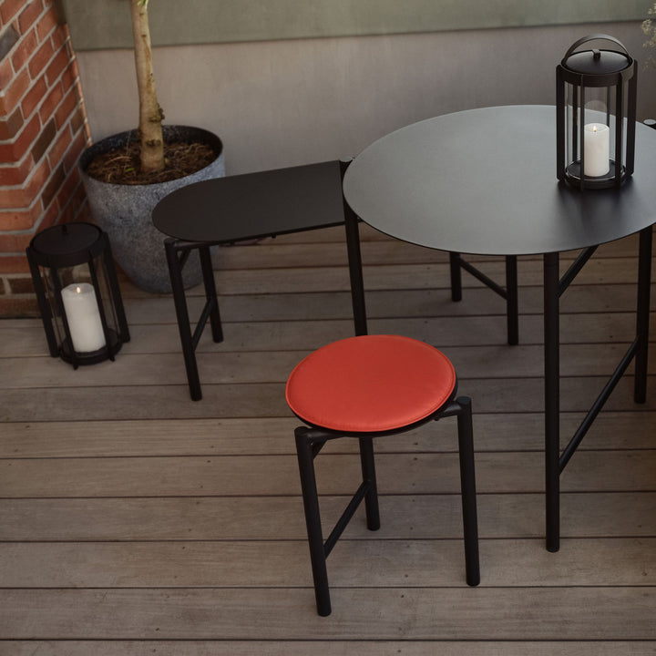 Zone Denmark Laterne Firefly, Schwarz auf dem Balkon