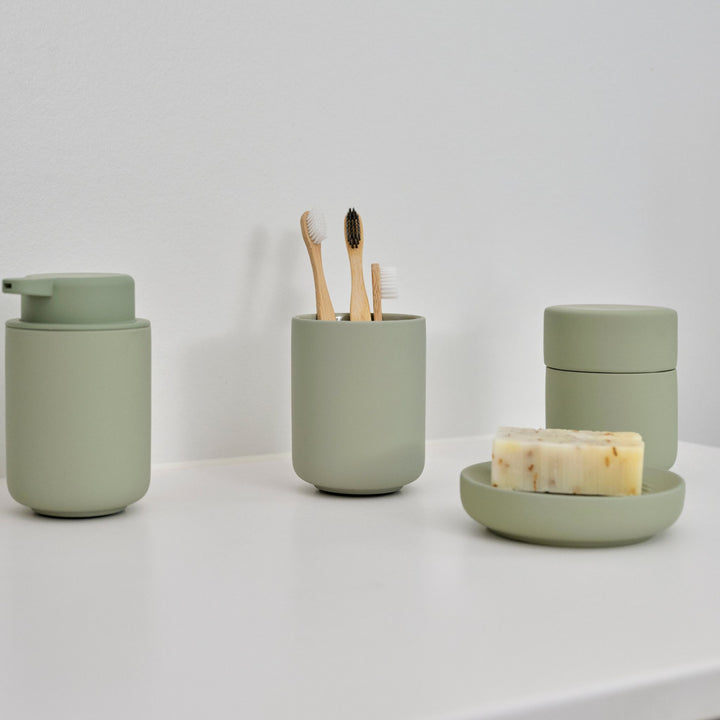 Zone Denmark Seifenspender Ume 250 ml, Eucalyptus Green, mit Zahnbürstenbecher und Seifenschale