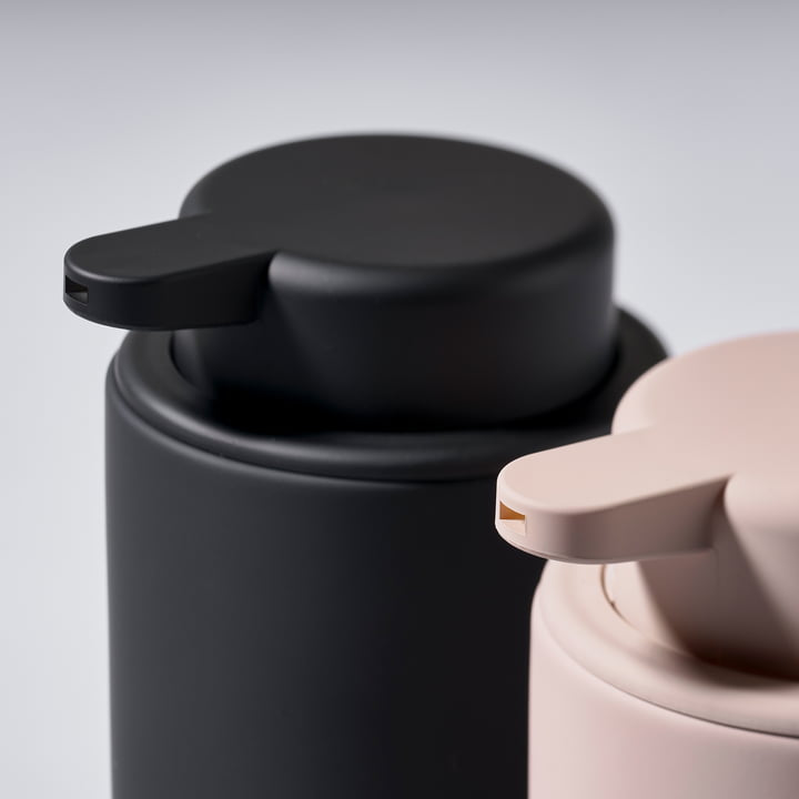 Zone Denmark Seifenspender Ume 250 ml, Schwarz, Detail des Pumpkopfs